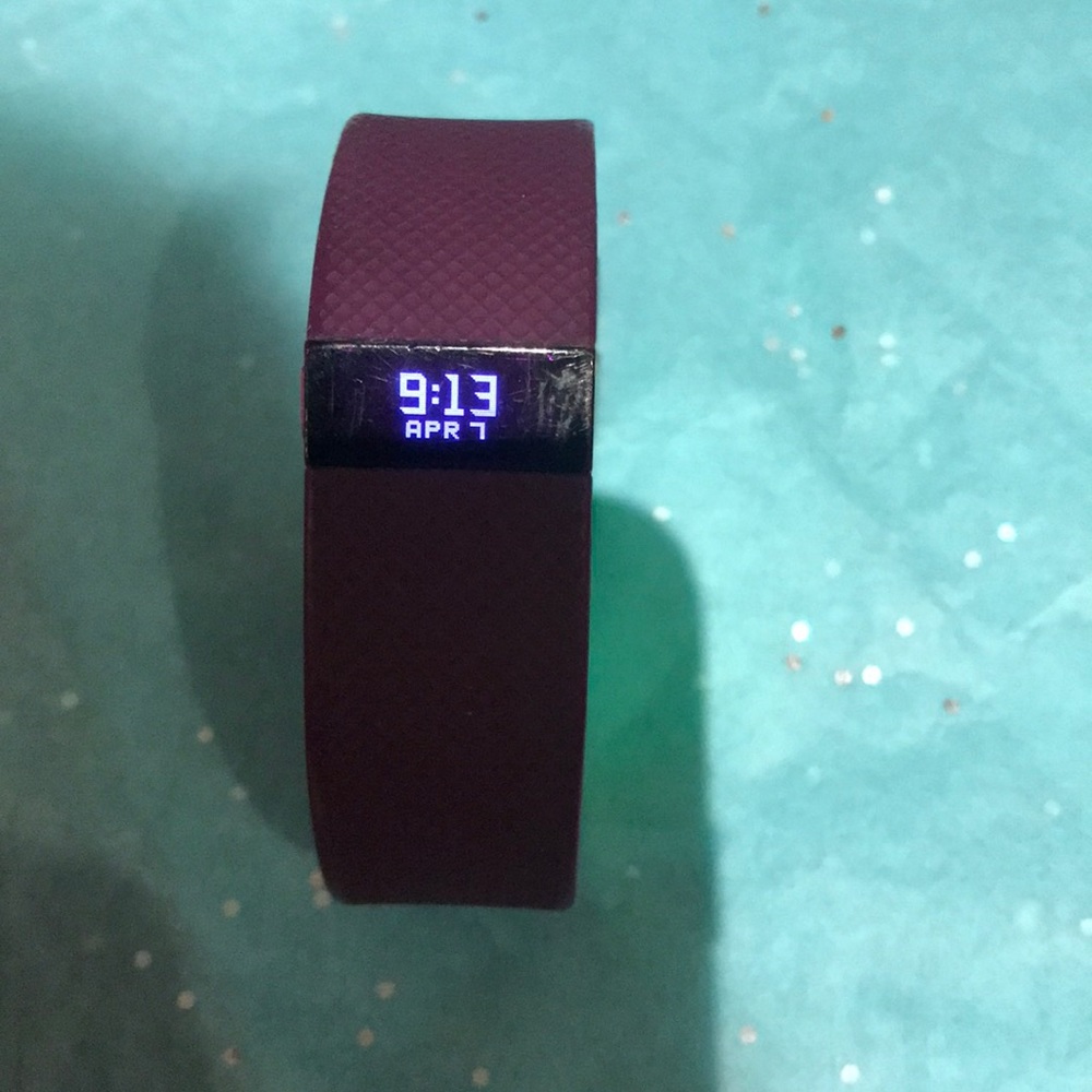 Fitbit HR - Picture 1 of 4
